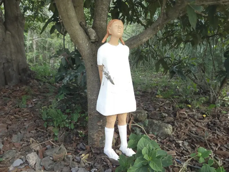 BAMBINA IN PIEDI, 2013 